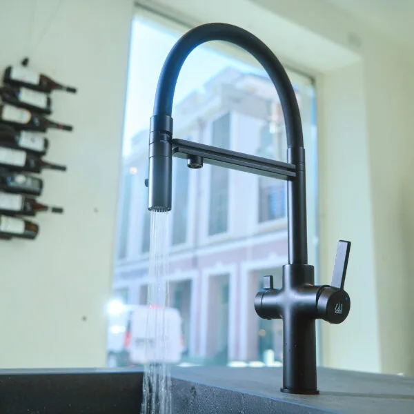 3 Wege Wasserhahn Alvito Levanto Neo in Küche installiert