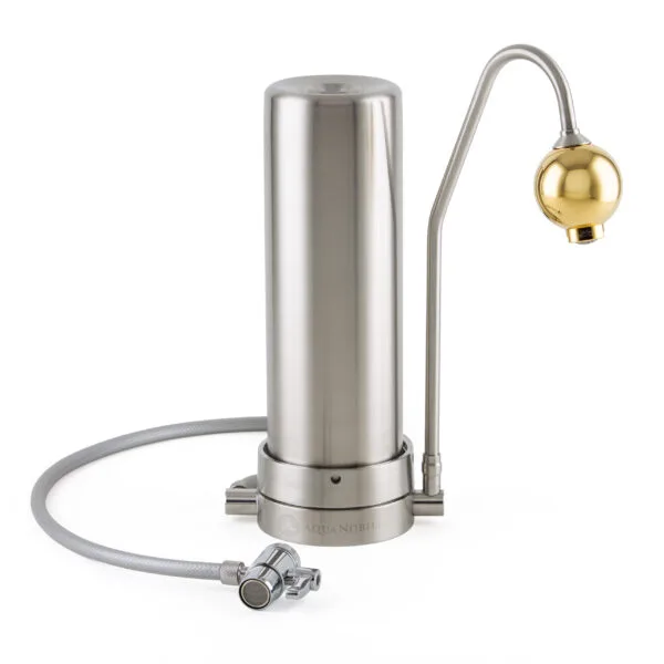 AquaAvanti Mercuro von Prime Inventions, Edelstahl Auftischwasserfilter mit UMH Live Gold Wasservitalisierung am Auslauf Frontansicht