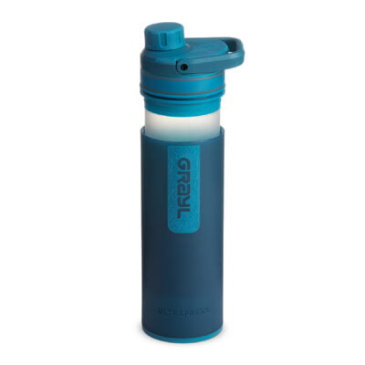 Grayl UltraPress Forest Blue Outdoor Wasserfilter etwas heraus gezogen