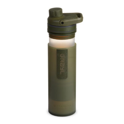 Grayl UltraPress Olive Drab Outdoor Wasserfilter etwas heraus gezogen