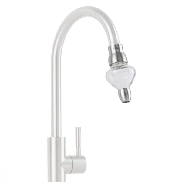 Edelstahl Alvito Wasserwirbler Juwel 2.8 an Wasserhahn montiert