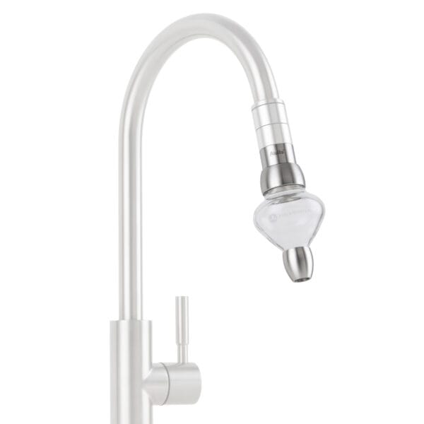 Edelstahl Alvito Wasserwirbler Juwel 2.8 mit zwei extra Wirbelstufen an Wasserhahn montiert