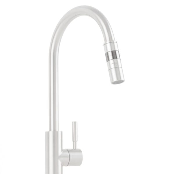 Edelstahl Alvito Wasserwirbler Viva 2.8 mit zwei extra Wirbelstufen an Wasserhahn montiert