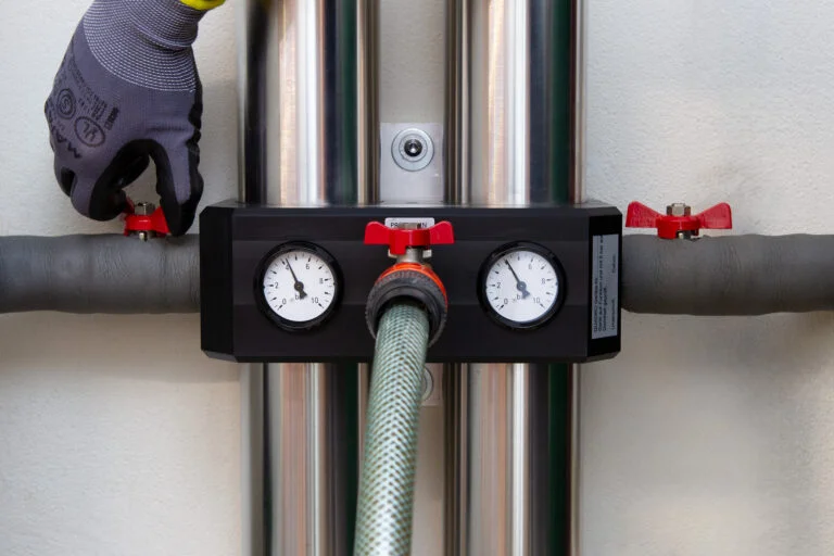 Carbonit QUADRO Ausgangskugelhahn vorsichtig öffnen Carbonit QUADRO Ausgangskugelhahn vorsichtig öffnen