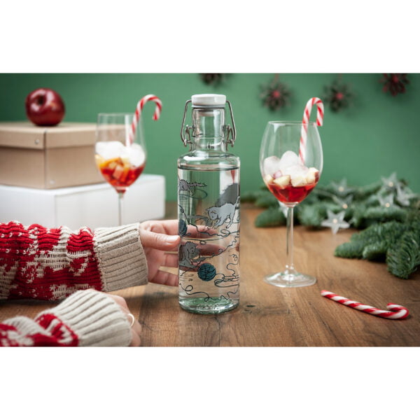 Soulbottle Spielerei (0,6 Liter) Glasflasche mit Bügelverschluss mit Weihnachtsdeko und Drinks